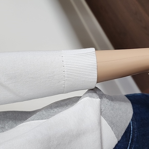 Banana Republic sweater - Picture 2 of 9